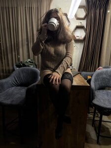 body is warm de Mia_Brackenridge26  4 photos