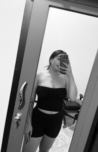 MiaLeon09 Public slika 3