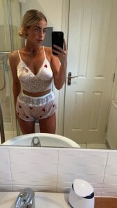 Rosie-mae's XXX Nude Photo 2