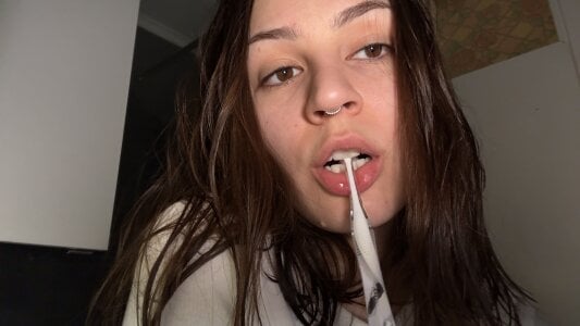 Eva_kinkystudent A hot shower helped me relax😌 Foto 3