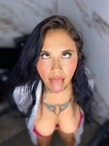 MISS_WALKER_ Public Pic 3