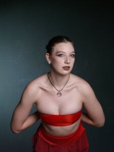 Lily_Ember Do you feel this subtle trail of temptation? Pic