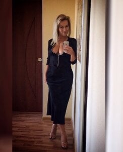 Laura_Crystall Public Pic 6