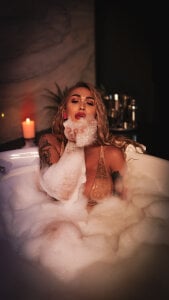 Nicol2Naya 💎 Here are some of my naughty wishes Foto 4