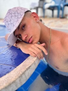 LoganCarter_nom: Public ( 6 фото)