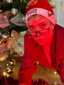 ArielFoster Christmas Pic 7