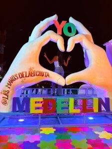 AlejandraDunn1 I love my country Pic