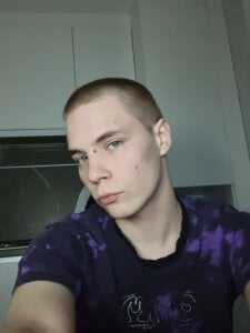 yourlildemon: Public ( 2 фото)