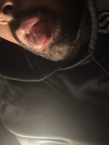 👅 de _Hornyboy888_  3 Imagens