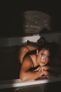 nathalie_riversのjacuzzie on fireの枚の写真