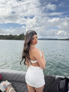 ScarlettStonne a beautiful sunny day ☀🚤 Pic 4