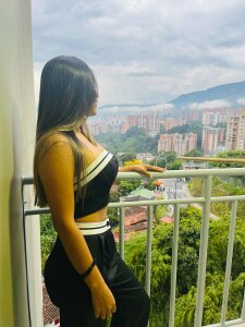 VickyEvans Public Pic 5