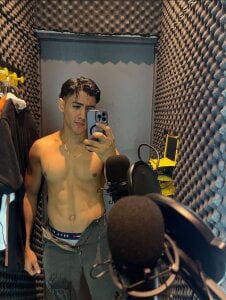 TaylerCross_: Public ( 2 фото)