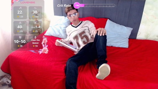 abraham_xo this femboy man strawberry man wants to be yours Foto