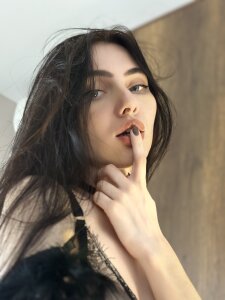 AnaMoonlight Crimson Whisper Pic 2