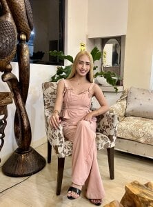 SanyaCumSlotのYour Lover Sanyaの 2枚の写真