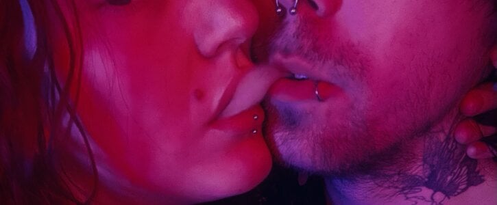CrimsonVampCoupleSmoking Bild