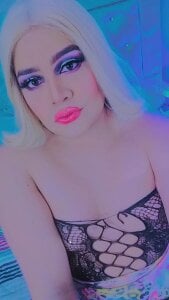 Brenda_Hotkis girld kiss Pic 4