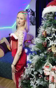 SashaBrooks Merry Christmas Pic 9