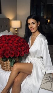 EvaaSinclair Valentine's Day 2026💗 Hình 2