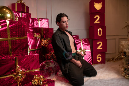 TheoHart_ Happy new year 2026 Pic 8