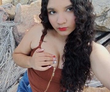 aaron_antonella_mds Outdoors Pic 3