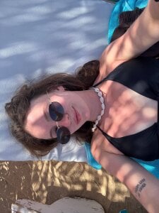 SilverGalen I love walking barefoot on hot sand Pic 3