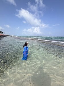 Ayha_khalaf vacation on the beach Bilde 4