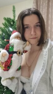 AnnalisaYeary I'm getting ready for Christmas with you Pic 4