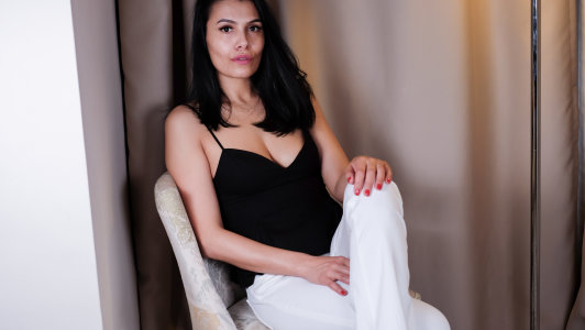 EmmaAtkins Black and white Pic 7