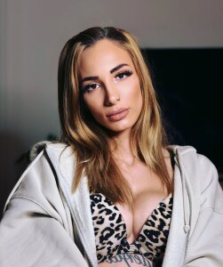 xo_milarose 🤍 Pic 4