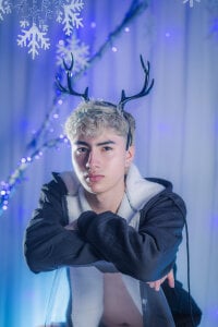 AlexanderCollman a sexy Christmas goat 사진