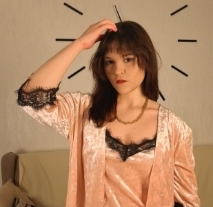 Which outfit do you like best? de DelindaToste  2 Imagens