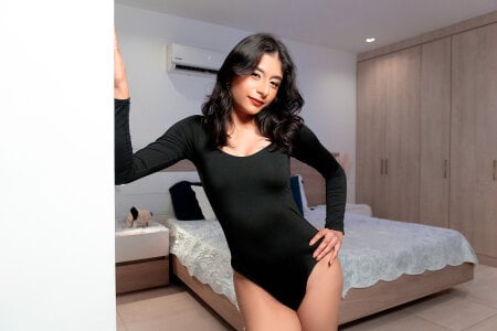 AleciaNoah sexy latina Billede 3