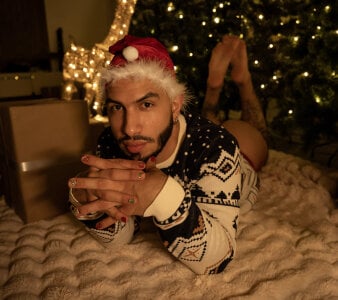 Matt_Ferrer Hot and cold christmas for this 2025😏🎁✨ Pic