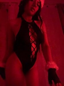 adara_johnson__ 🎄You've been naughty this Christmas, and I've come for you 😈 Pic 3