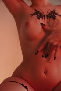 Veronica_Blush Public Pic 2