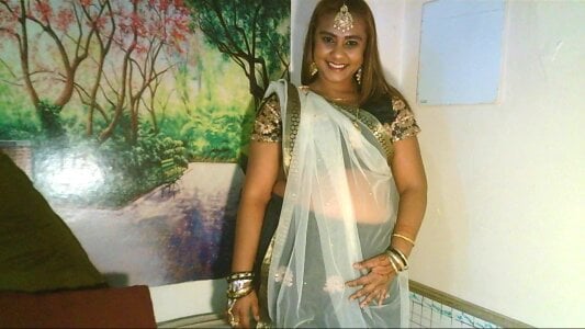 IndianIllusion01 kajols diwali Pic 3