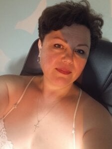 EllaLove2277 Public Pic 2