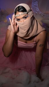 saray_halam Desire between clouds Pic 2