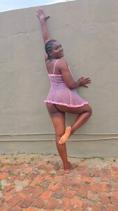 juicy-ass Public Pic 2