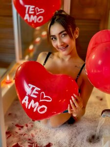 Sara_Noa exciting shower Pic 4