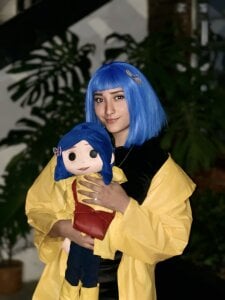 amaracooper_ CORALINE 💙🖤💛🪡 Pic 4