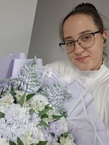 Bell_Gabi Public Pic 2