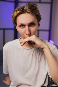 Adrian_Di Just look at that cutie ^^ Pic 9