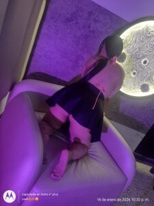 Anna_Phone Public Pic 2