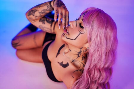 AliceWalker_11 sweet or trick happy halloween 🦇🎃🍭 Foto 3