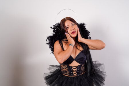 alexa_pariss “A sigh of sin wrapped in black wings 🖤” Billede 6