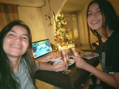 Emily_and_Soffy Public รูป  3