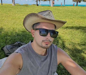 Charlie32bom me Pic 5